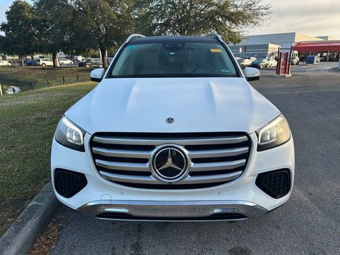Used 2024 Mercedes-Benz GLS 450 4MATIC image 8