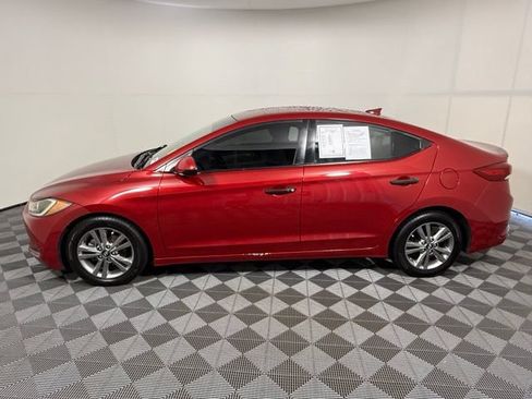 Used 2017 Hyundai Elantra SE w/ SE A/T Tech Package 03 FWD image 3
