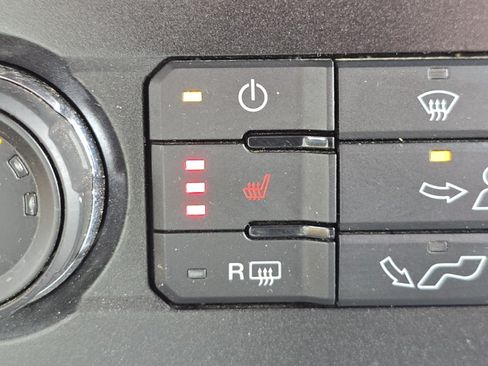 Used 2019 Ford F150 XLT w/ Equipment Group 302A Luxury AWD/4WD image 4