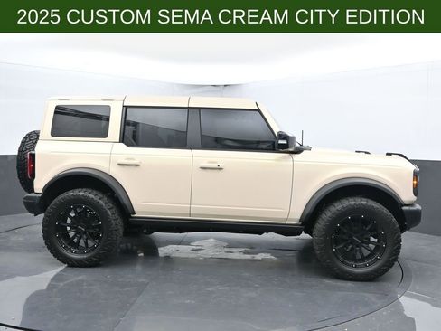 New 2025 Ford Bronco Badlands image 9