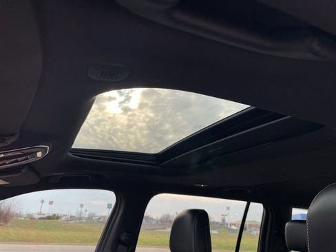 Used 2023 Jeep Grand Cherokee L Laredo image 8