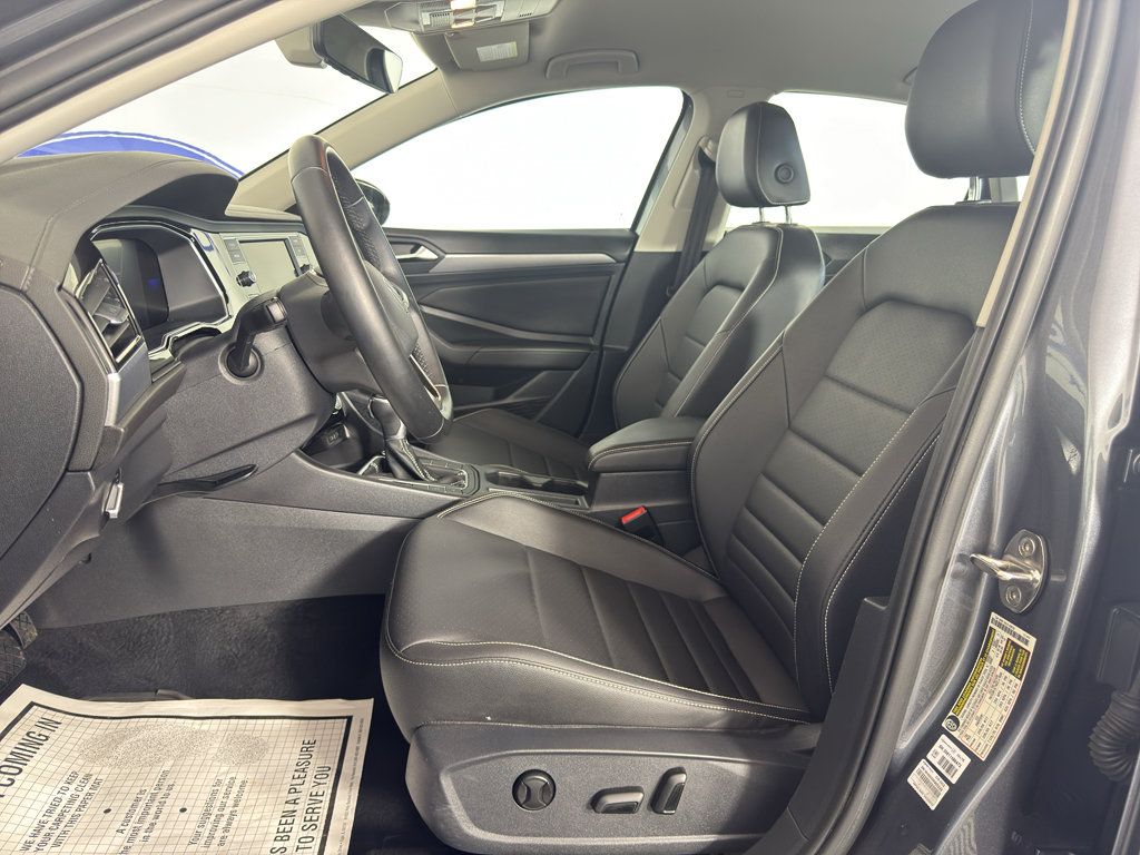 Used 2022 Volkswagen Jetta SE FWD image 16