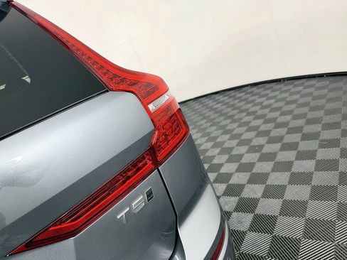 Used 2019 Volvo XC60 T5 Momentum w/ Premium Package AWD/4WD image 11