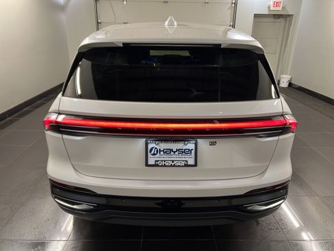 New 2026 Lincoln Nautilus Premier image 5