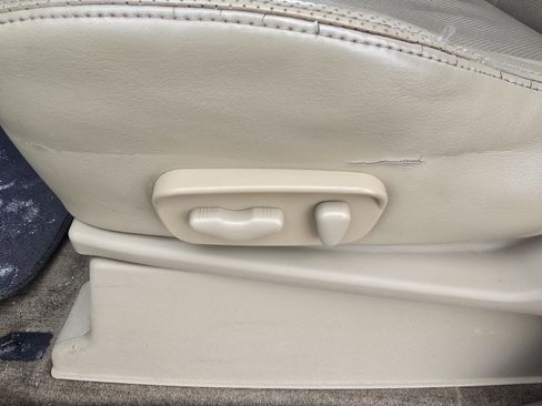 Used 2010 Nissan Pathfinder LE image 17