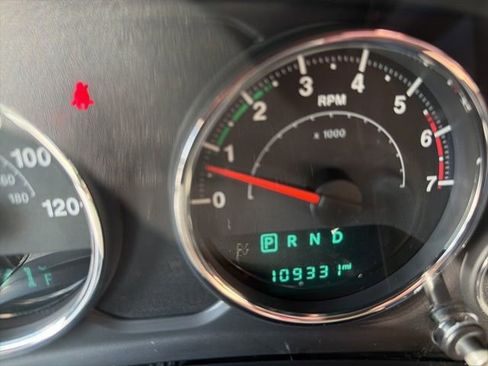 Used 2015 Jeep Wrangler Unlimited Sahara w/ Connectivity Group image 20