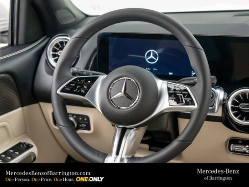 New 2025 Mercedes-Benz GLB 250 4MATIC image 12