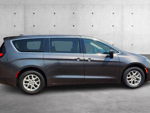 Used 2019 Chrysler Pacifica Touring image 27