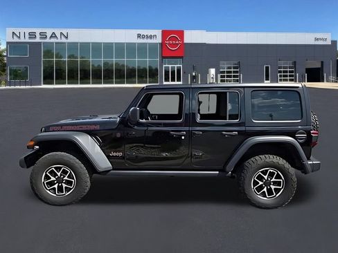 Used 2025 Jeep Wrangler Unlimited Rubicon AWD/4WD image 2