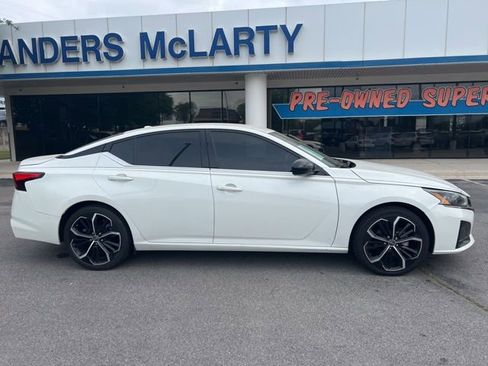 Used 2024 Nissan Altima 2.5 SR FWD image 2