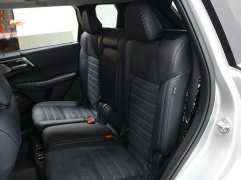 New 2026 Mitsubishi Outlander SE FWD image 25