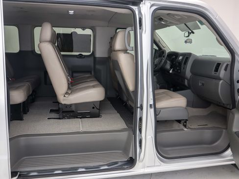 Used 2021 Nissan NV 3500 SL RWD image 12