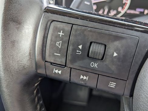 Used 2024 Nissan Pathfinder SL w/ SL Premium Package FWD image 27