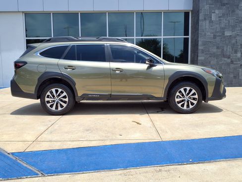 Certified 2025 Subaru Outback Premium w/ Popular Package #1A AWD/4WD image 25