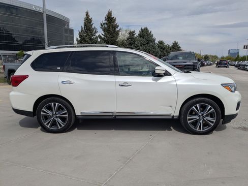 Used 2018 Nissan Pathfinder Platinum AWD/4WD image 6