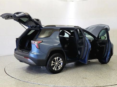 Used 2025 Chevrolet Equinox LT FWD image 12
