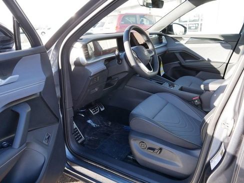 New 2026 Volkswagen Tiguan SE R-Line AWD/4WD image 7