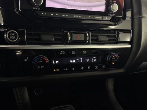 Used 2022 Nissan Pathfinder SV w/ SV Premium Package image 16