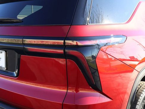 New 2026 Chevrolet Traverse LT image 7