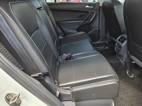 Used 2021 Volkswagen Tiguan SE w/ Panoramic Sunroof Package AWD/4WD image 28