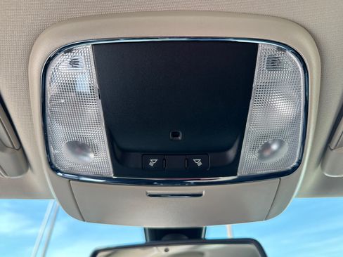 Used 2022 Chrysler 300 Touring w/ Sport Appearance Package RWD image 10