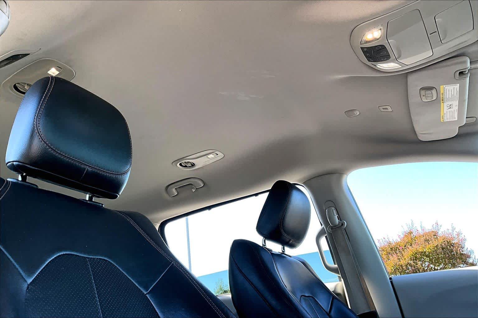 Used 2018 Chrysler Pacifica Touring-L FWD image 13
