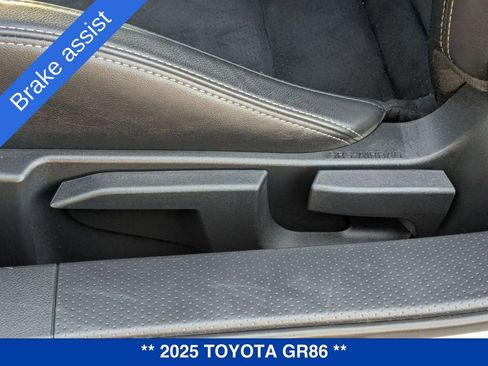Used 2025 Toyota GR86 Premium image 16