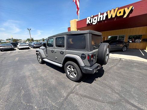 Used 2018 Jeep Wrangler Unlimited Sahara AWD/4WD image 3