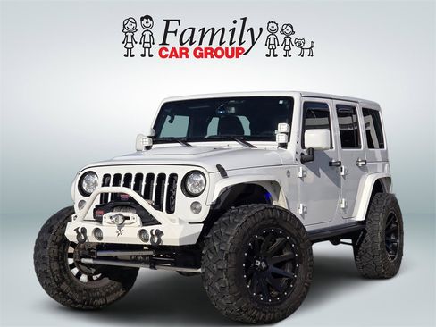 Used 2018 Jeep Wrangler Unlimited Sahara image 1