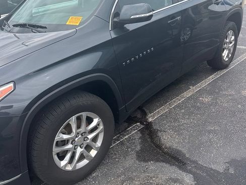 Used 2019 Chevrolet Traverse LT FWD image 1