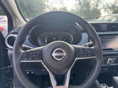 Used 2025 Nissan Versa SV FWD image 25