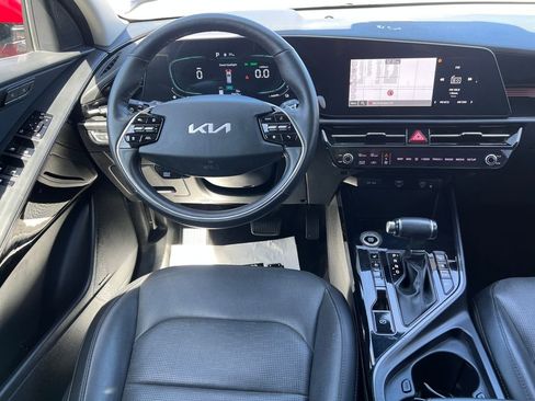 Used 2023 Kia Niro SX image 32