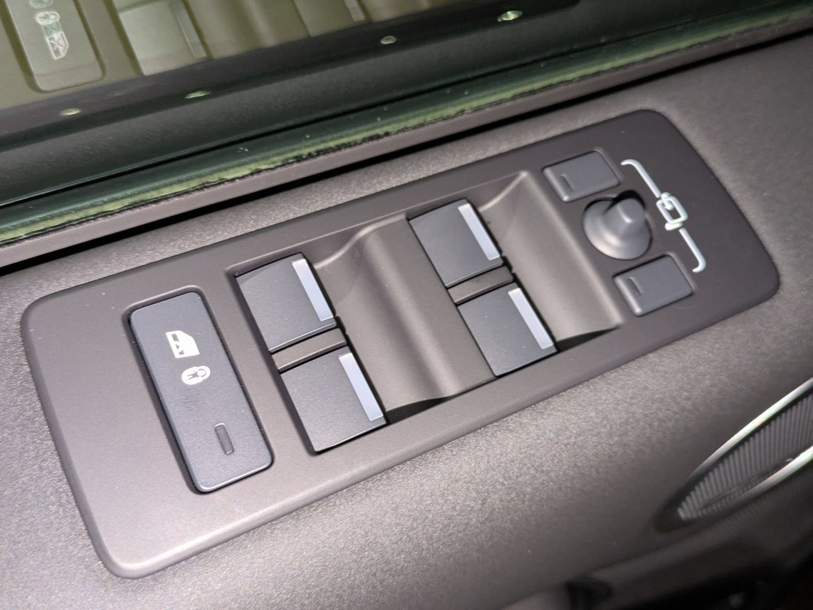 New 2026 Land Rover Discovery S AWD/4WD image 12