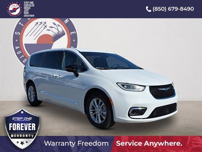 New 2026 Chrysler Pacifica Select