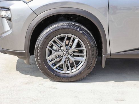 Used 2025 Nissan Rogue S FWD image 10