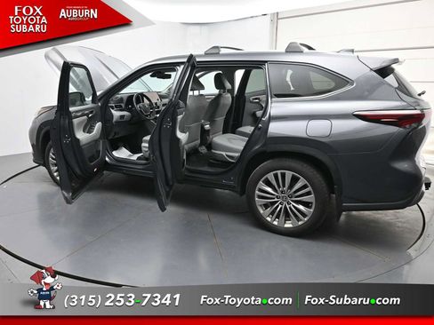 Used 2024 Toyota Highlander Platinum AWD/4WD image 43