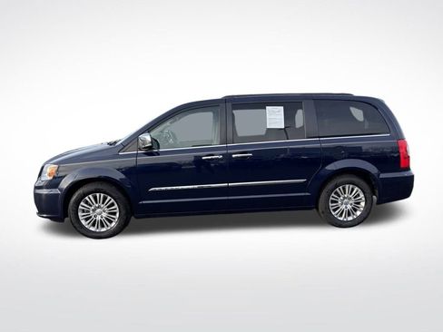 Used 2015 Chrysler Town & Country Touring-L w/ Driver Convenience Group image 2