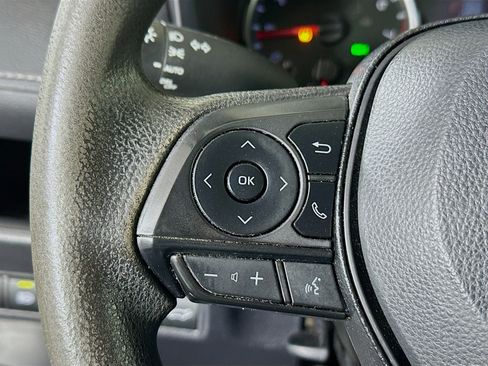 Used 2022 Toyota RAV4 XLE w/ Convenience Package FWD image 16