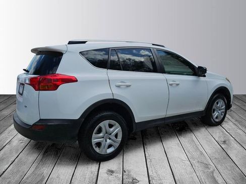 Used 2015 Toyota RAV4 LE FWD image 5