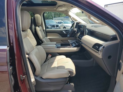 Certified 2024 Lincoln Navigator Reserve AWD/4WD image 9
