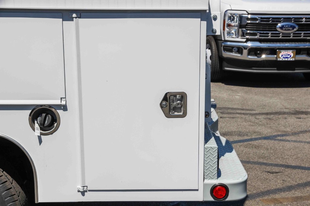 New 2025 Ford F350 XL w/ XL Chrome Package RWD image 15