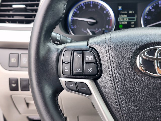 Used 2019 Toyota Highlander XLE AWD/4WD image 31