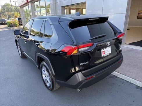 Certified 2025 Toyota RAV4 LE AWD/4WD image 4