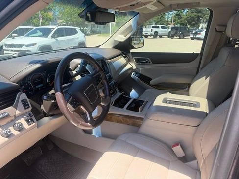 Used 2017 GMC Yukon XL Denali w/ Open Road Package AWD/4WD image 4