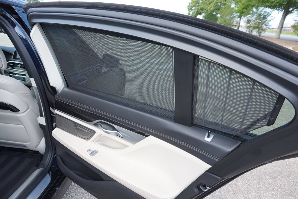 Used 2019 BMW 750i w/ Executive Package RWD image 31