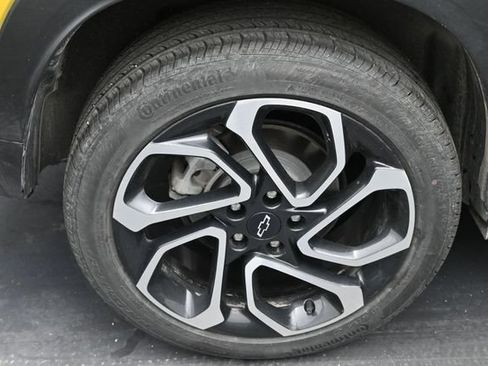 Used 2025 Chevrolet Trax RS w/ Driver Confidence Package FWD image 37