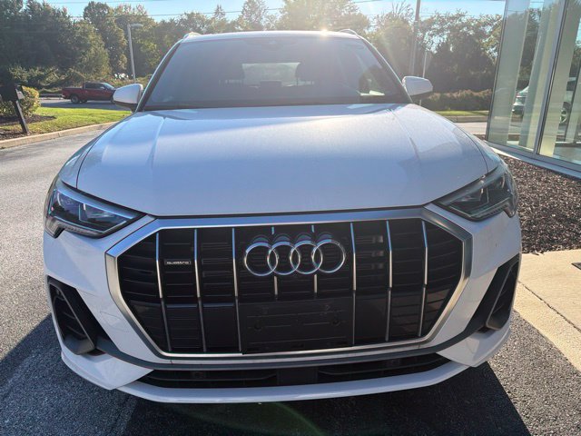 Used 2023 Audi Q3 2.0T Premium Plus w/ Premium Plus Package AWD/4WD image 2