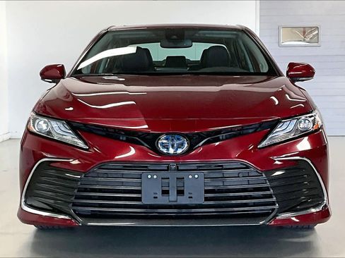 Used 2022 Toyota Camry XLE w/ Navigation Upgrade Package FWD image 6