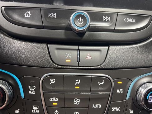 Used 2023 Chevrolet Malibu LT image 35