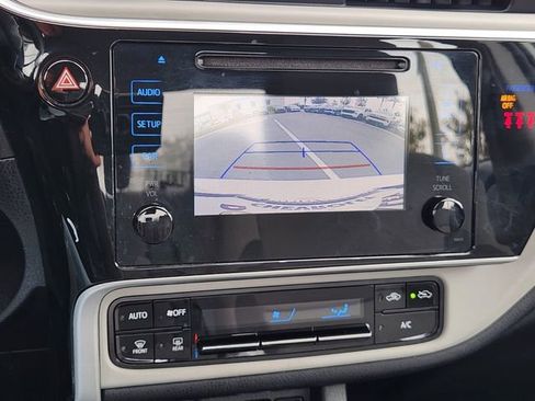 Used 2018 Toyota Corolla LE image 23